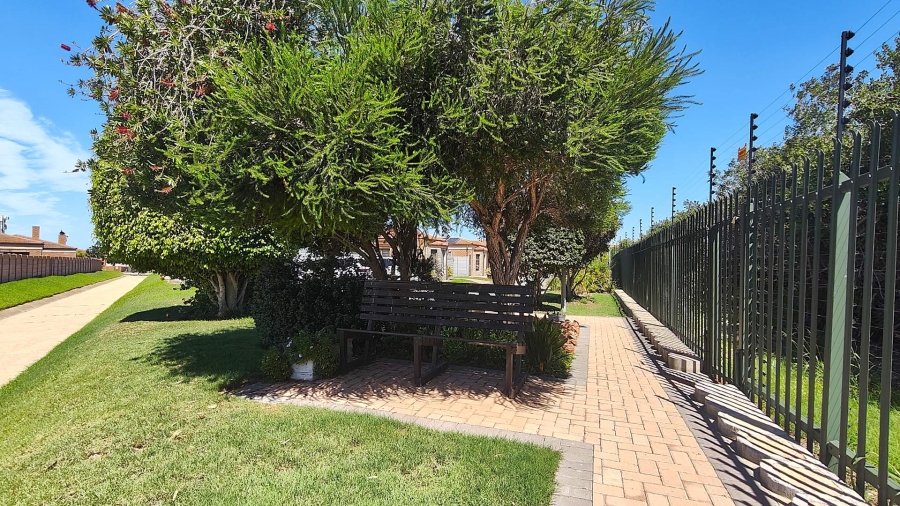 2 Bedroom Property for Sale in Hartenbos Central Western Cape